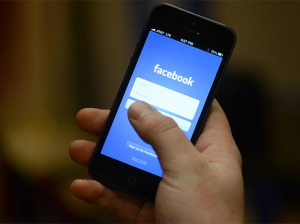 Доля мобильных пользователей Facebook составляет 82%